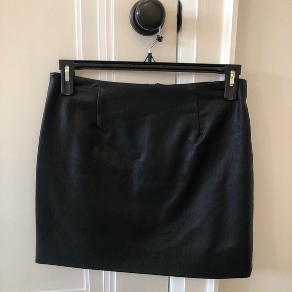 Faux leather mini skirt - Picture 5 of 5